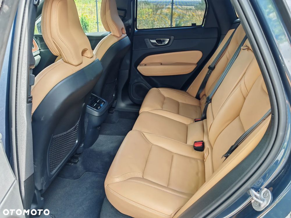 Volvo XC 60 B4 D AWD Ultimate Dark - 9