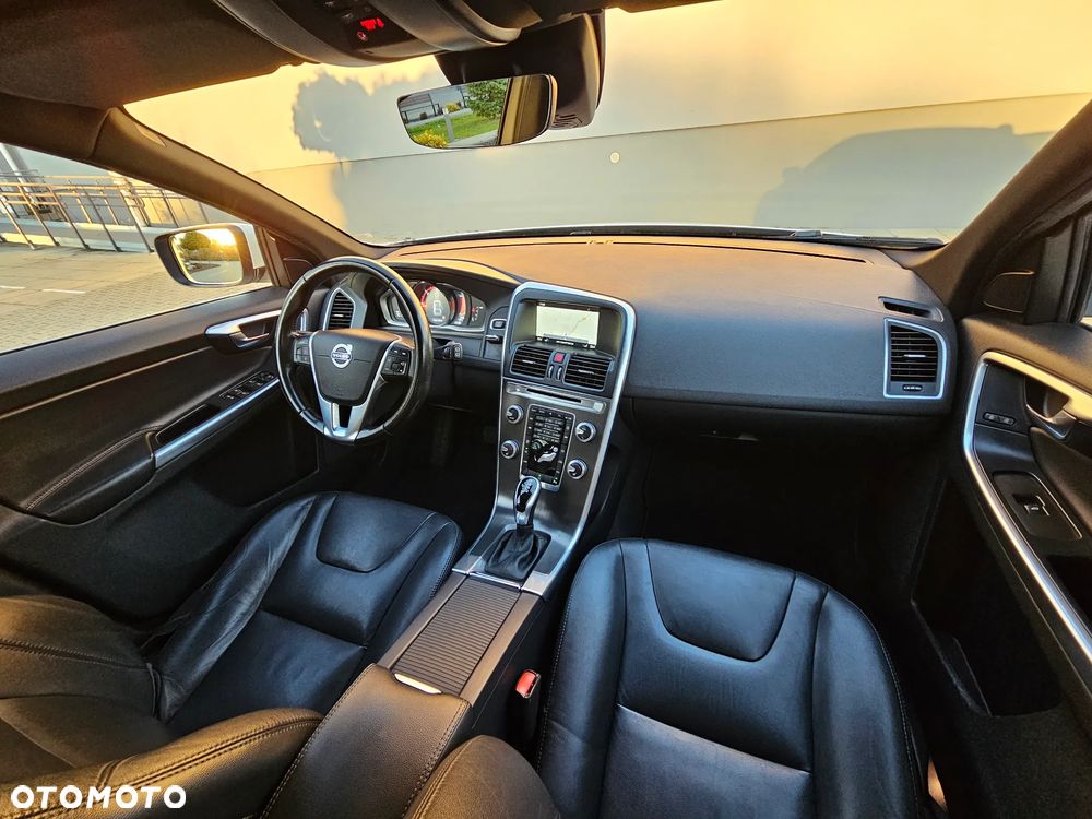 Volvo XC 60 D4 Geartronic Summum - 25