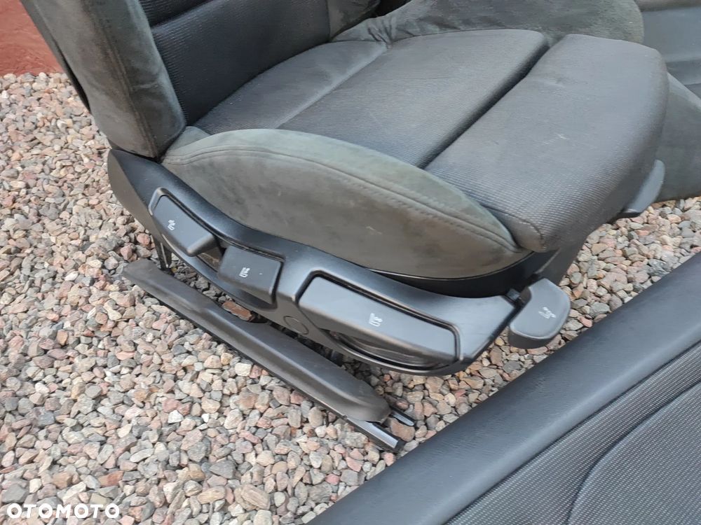 BMW E46 COUPE / M3 ORYGINALNY KOMPLET FOTELI PRZÓD SPORTSIZE / SPORTY + KANAPA TYŁ + BOCZKI EUROPA W WERSJI M-PAKIET ALCANTARA / MATERIAŁOWE ALCANTARA W BARDZO DOBRYM STANIE O NR. 52 10 8 226 419 / 52 20 7 895 608 / 52 20 7 156 167 / 52 10 7 039 640 OEM - 22