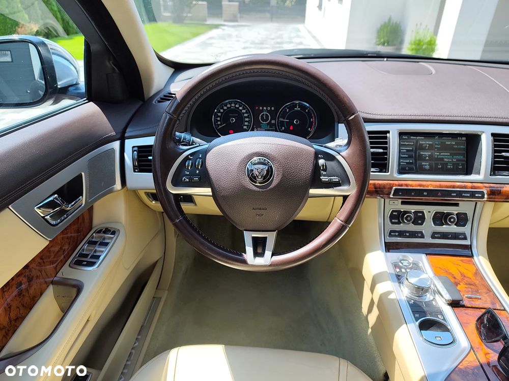 Jaguar XF 3.0 V6 S Luxury - 29