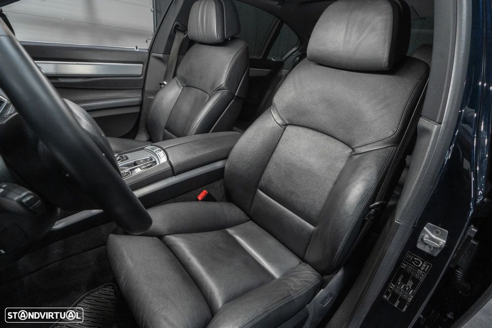 BMW 740 d Pack M - 23