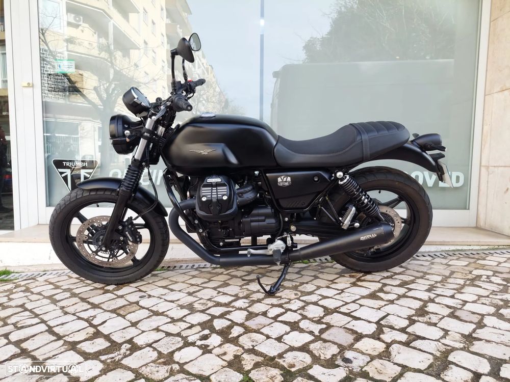 Moto Guzzi V7 STONE - 2