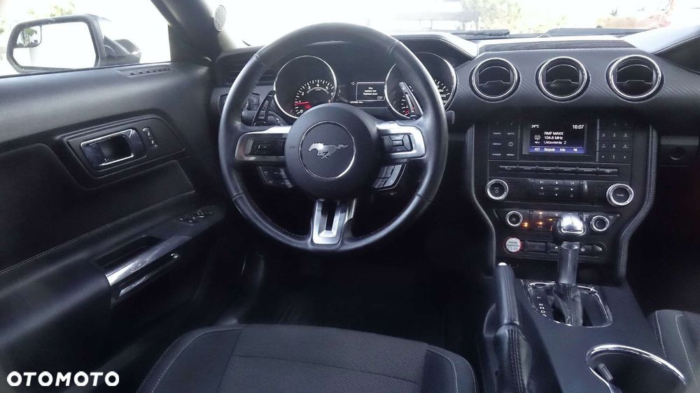 Ford Mustang - 32