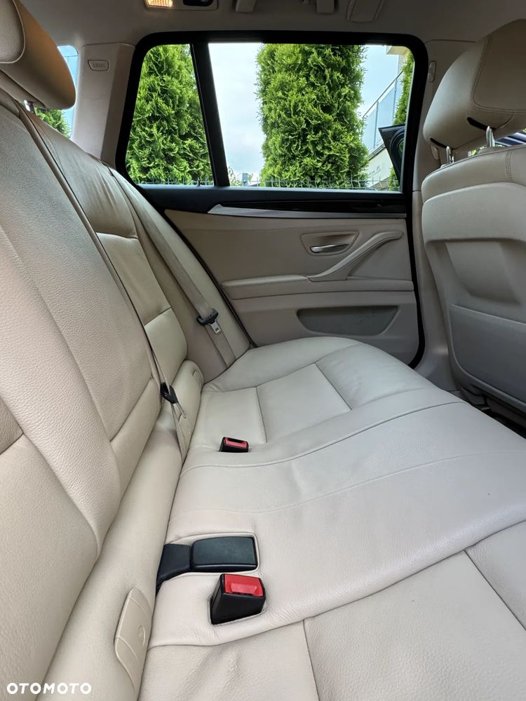 BMW Seria 5 525d Luxury Line - 23