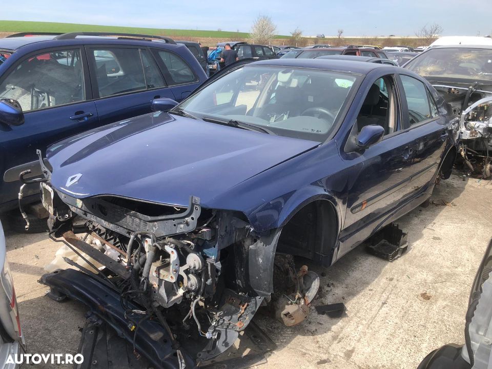 Dezmembrez piese Renault Laguna 2 2,0i - 1