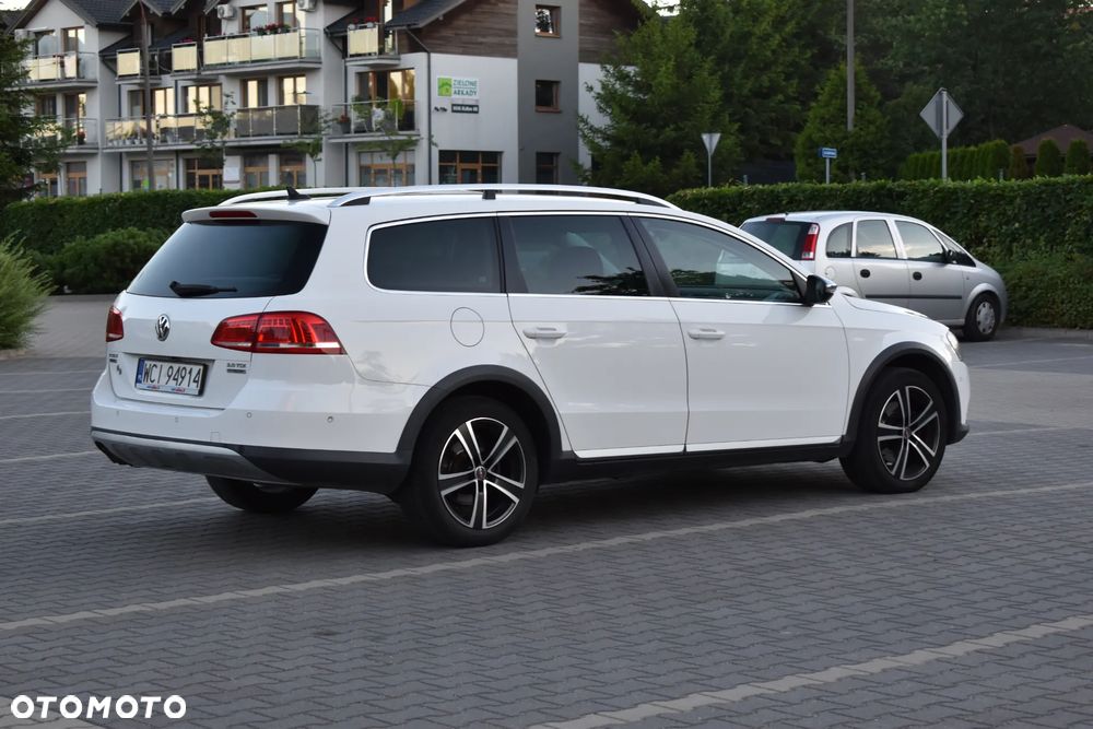 Volkswagen Passat 2.0 TDI BlueMotion Technology Exclusive - 11