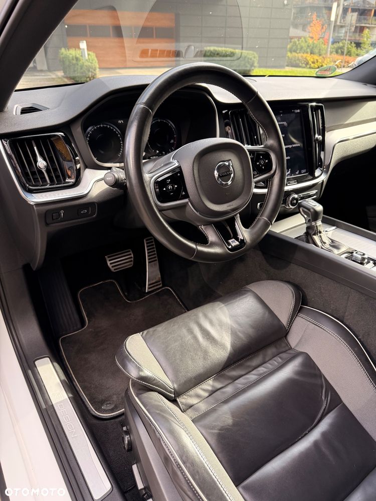 Volvo V60 D4 R-Design - 9