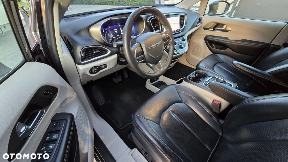Chrysler Pacifica - 15