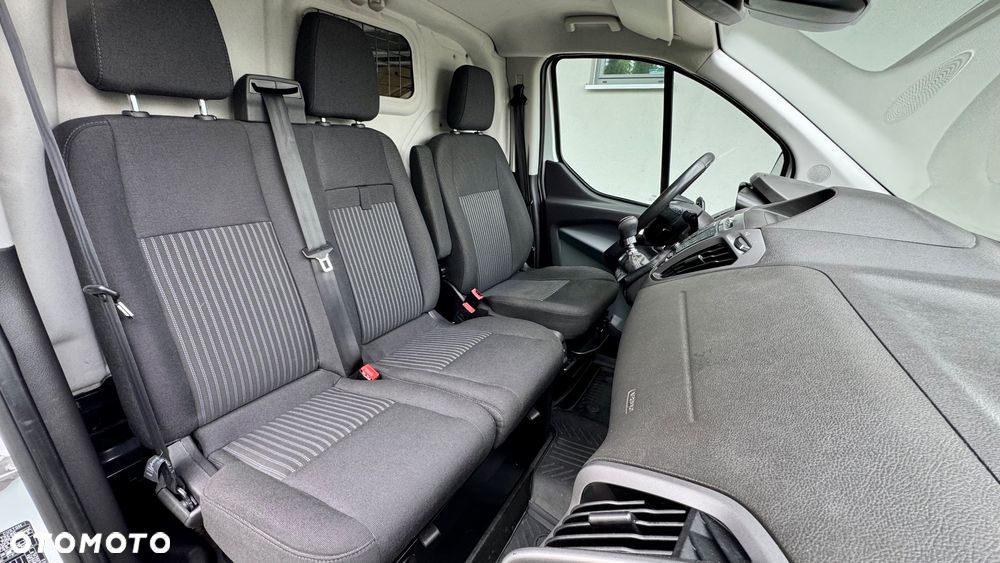 Ford Transit Custom L2H2 średni  xenon kamera idealny 2.0 TDCI blaszak krótki L1H2 VAT FV faktura 23% 3 miejsca / osobowy blaszak podwójne drzwi z obu stron - 28