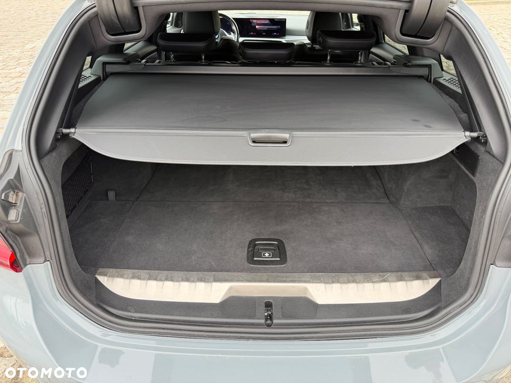 BMW Seria 3 330e xDrive M Sport - 13