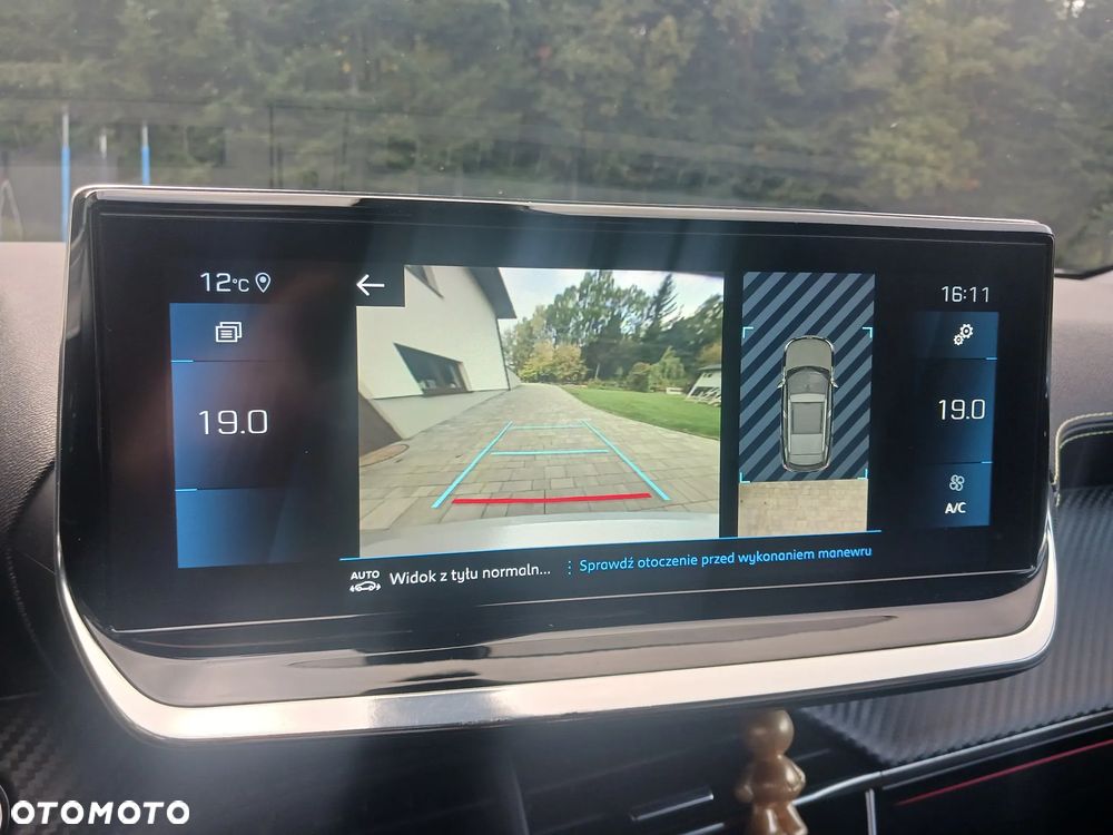 Peugeot 2008 PureTech 130 EAT8 GT - 13