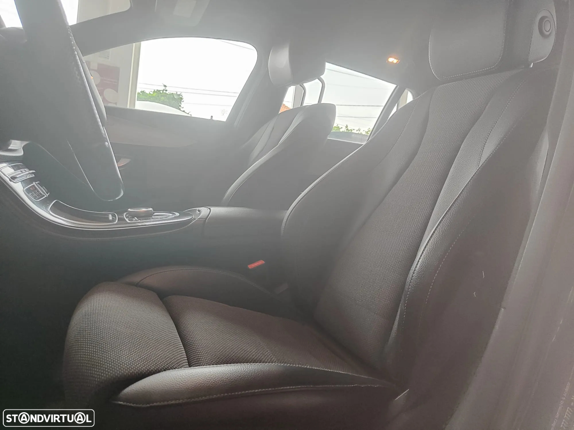 Mercedes-Benz E 220 d AMG Line - 25