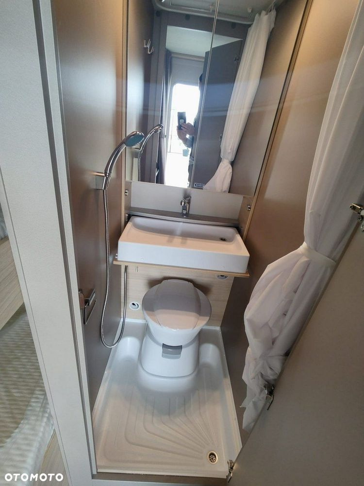 Weinsberg CaraCito 470 QDK - dla 4 osób z niskim DMC 1250 KG - 17