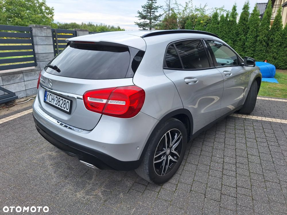 Mercedes-Benz GLA 200 d - 39