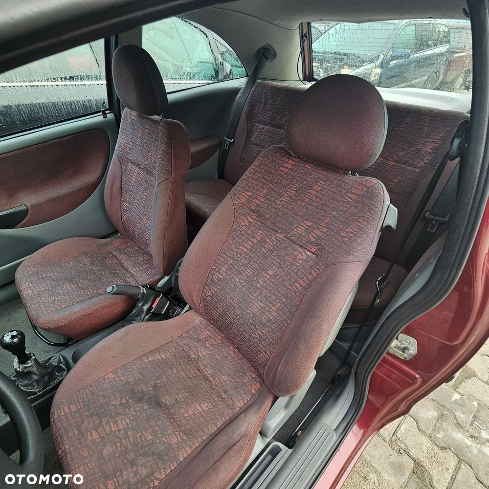 OPEL CORSA - 3 drzwi 1,0 B - pojazd na części: maska, zderzak, drzwi, szyby, lusterka, chłodnica ... - 5