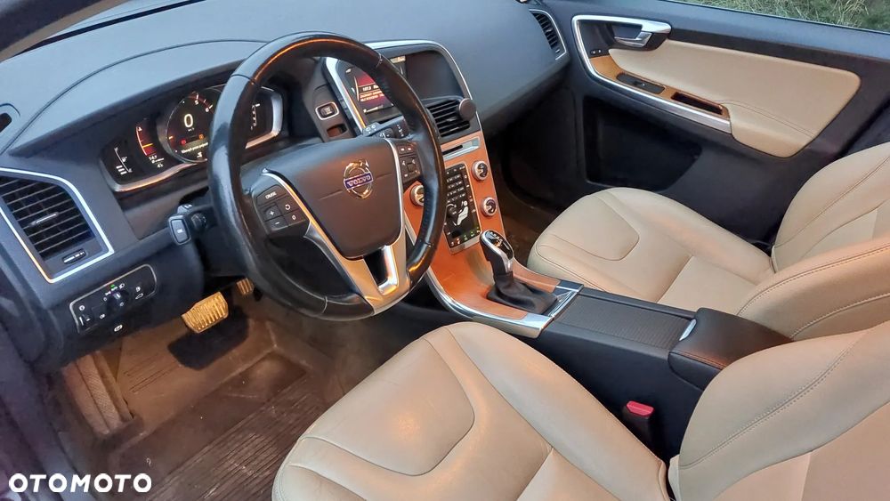 Volvo XC 60 T5 Momentum - 8