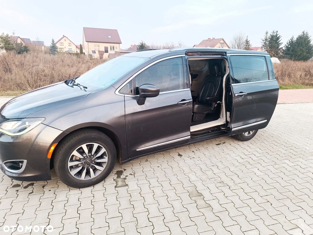 Chrysler Pacifica - 8