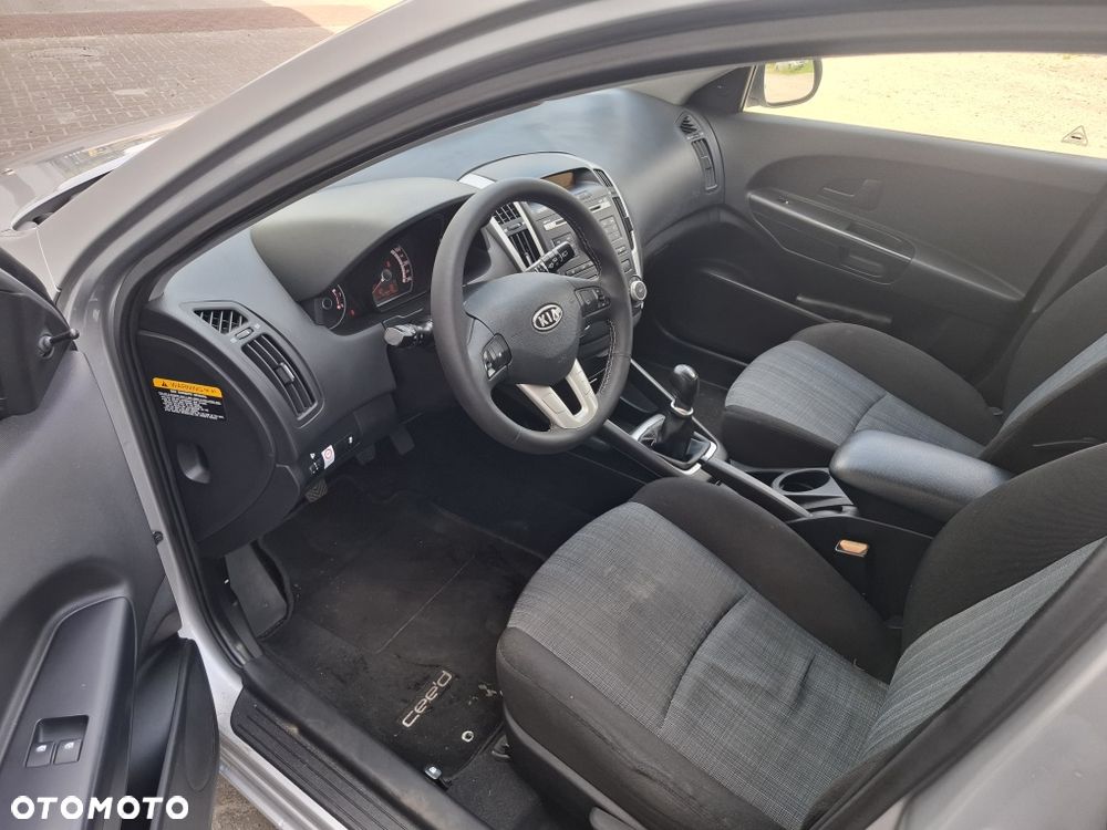 Kia Ceed - 5