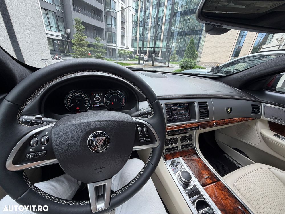 Jaguar XF 3.0 AWD Premium Luxury - 8