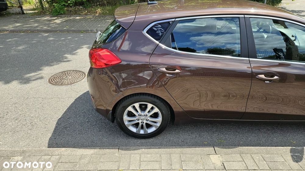 Kia Ceed 1.6 CRDi 128 Dream Team Edition - 19