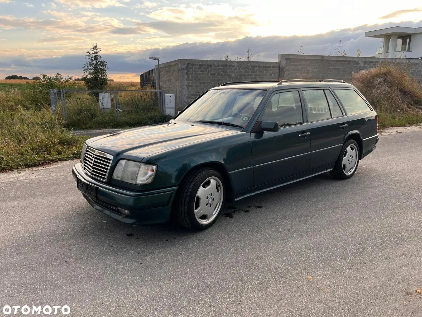 Mercedes-Benz 280 - 1