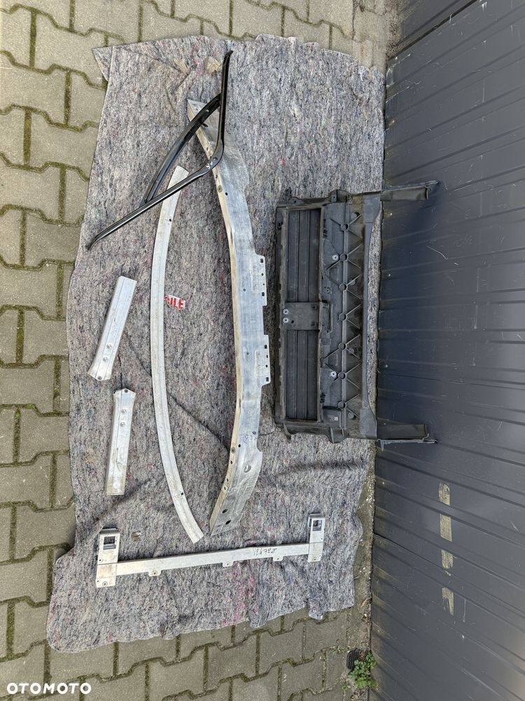 PAS PRZEDNI BMW F40 F44 ELEMENTY ORYGINAL - 1