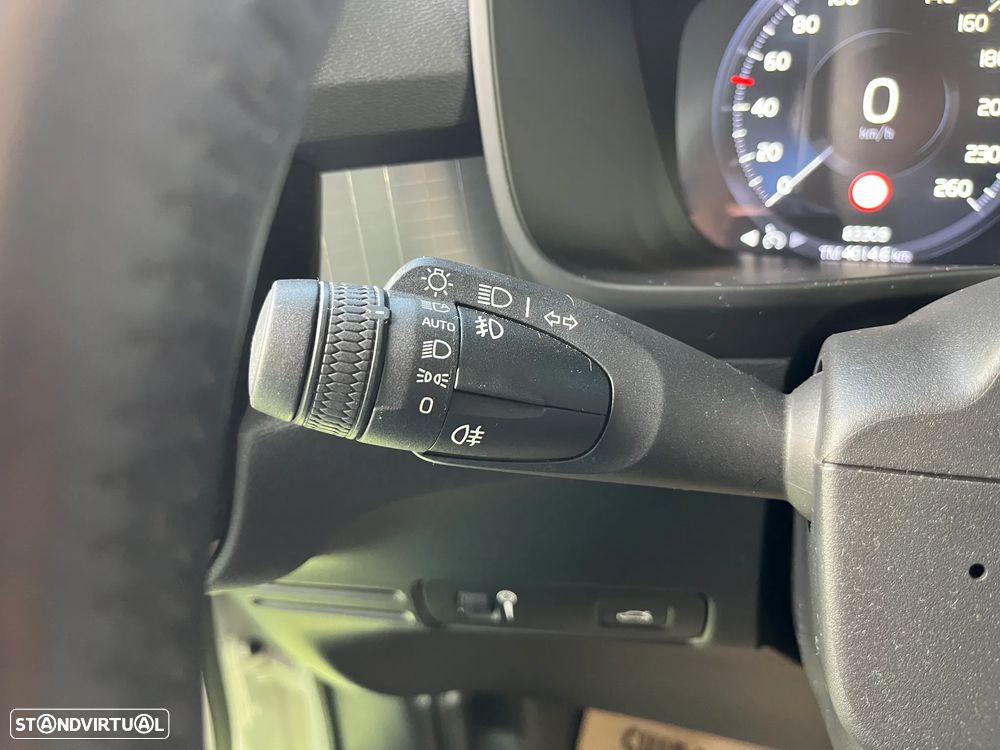 Volvo XC 40 2.0 D3 Momentum Geartronic - 17