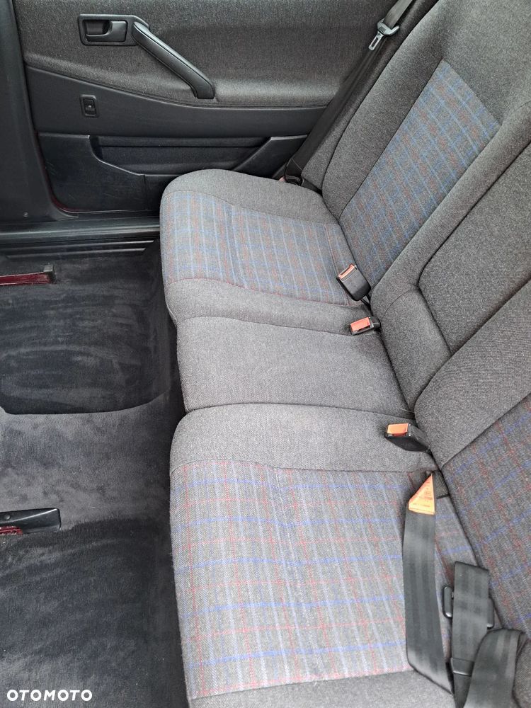 Volkswagen Passat 2.0 GT - 12