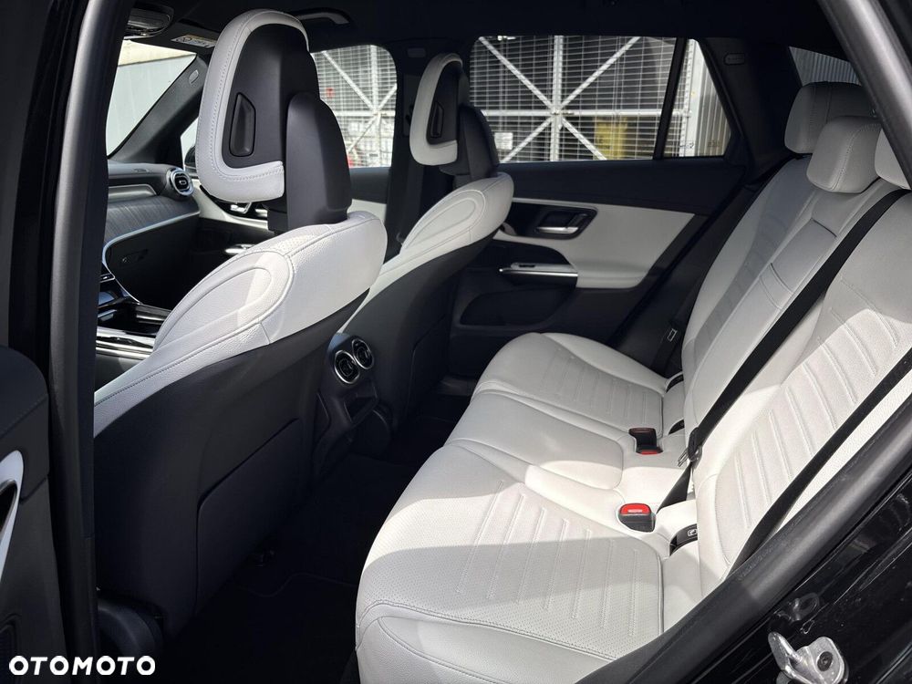 Mercedes-Benz GLC - 24