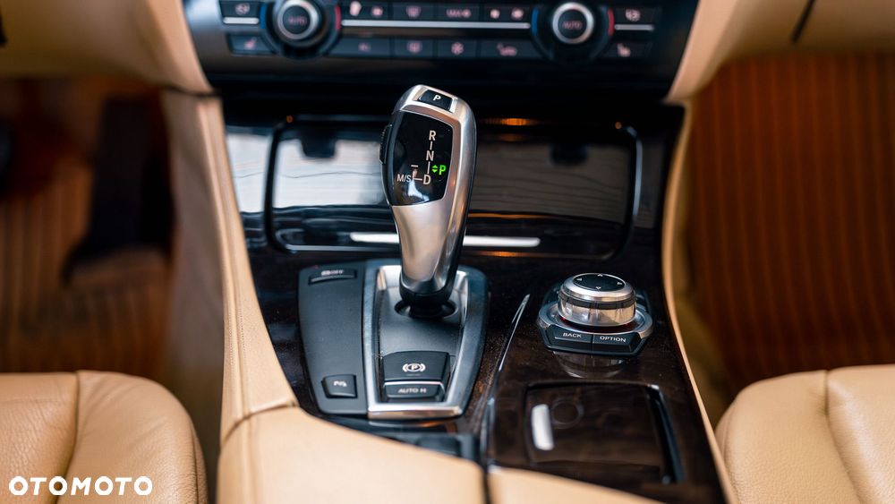 BMW Seria 5 528i - 25