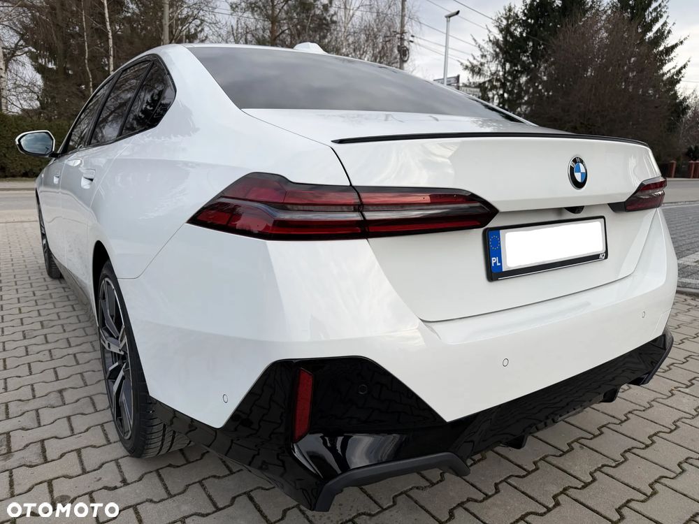 BMW Seria 5 ver-520d-xdrive-mhev-m-sport - 14