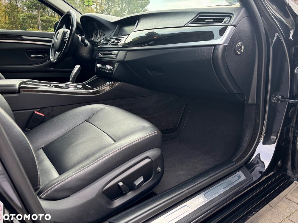 BMW Seria 5 525d xDrive Luxury Line - 24