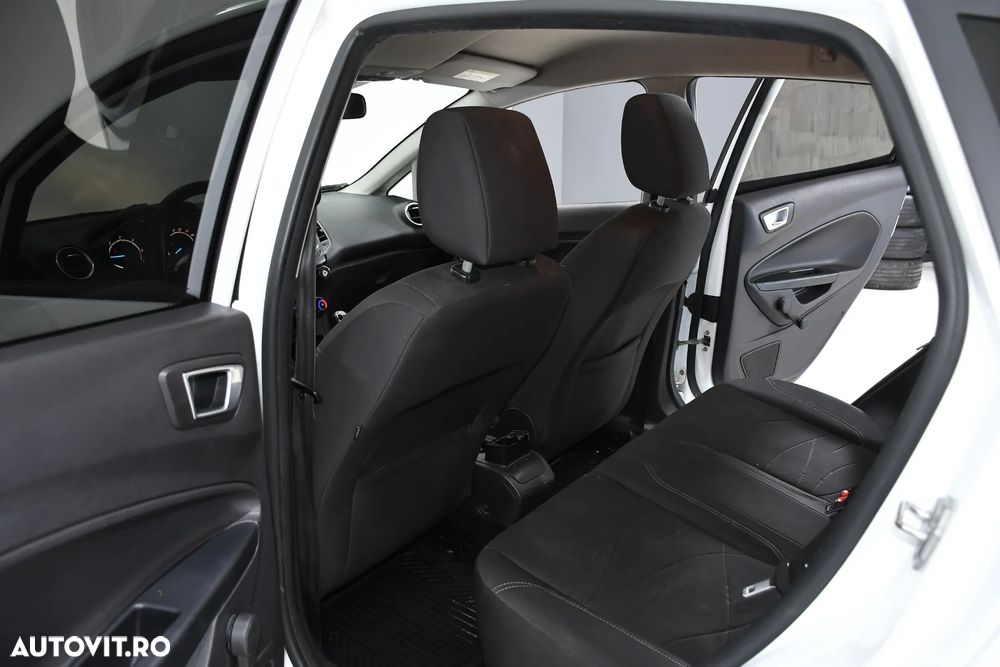 Ford Fiesta 1.5 TDCi Ambiente - 6