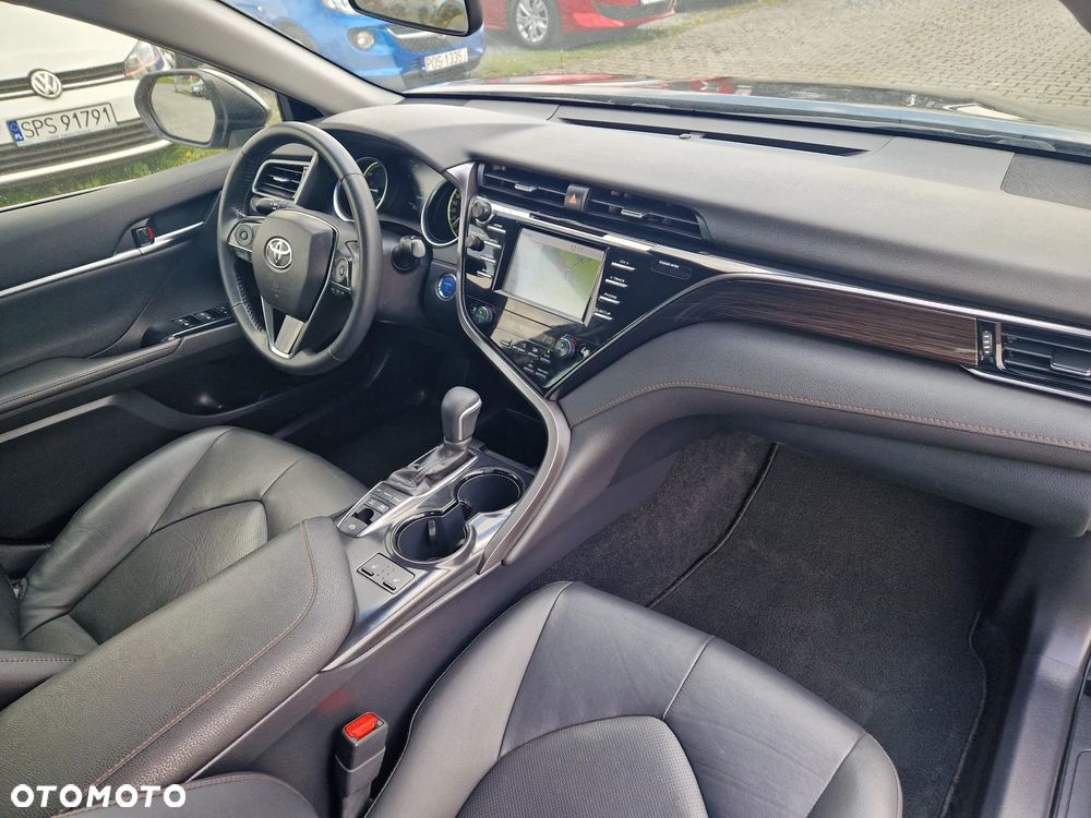 Toyota Camry Luxury - 31