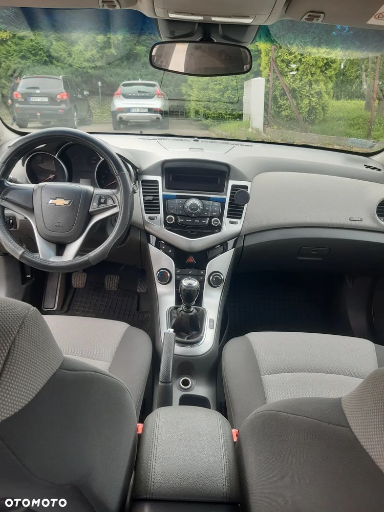 Chevrolet Cruze 1.6 Base - 11