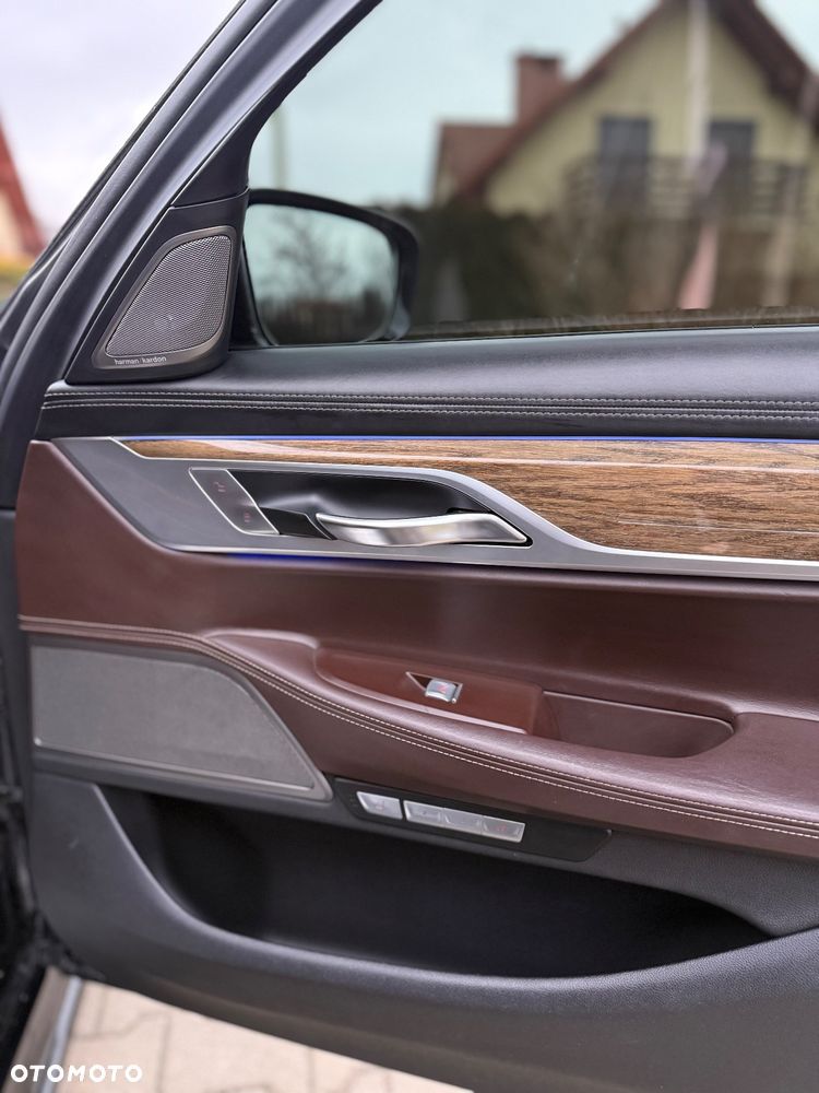 BMW Seria 7 740d xDrive - 13