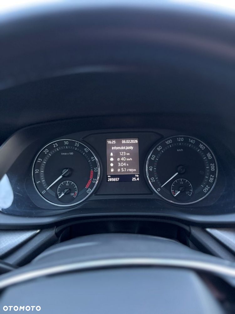 Skoda Octavia 2.0 TDI Ambition DSG - 6