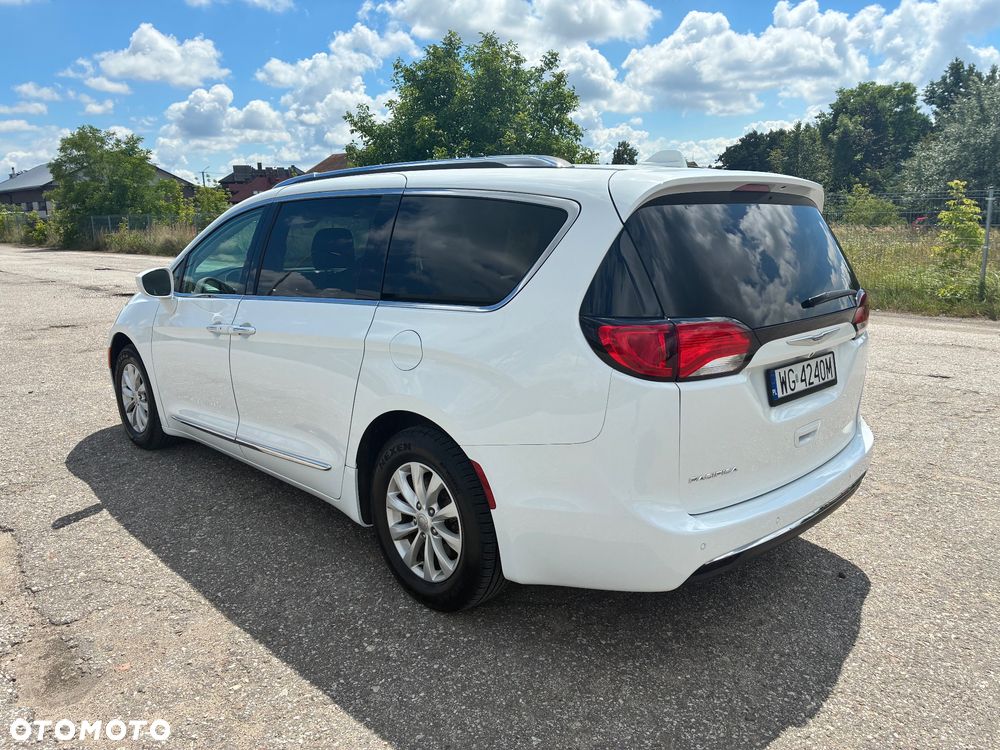 Chrysler Pacifica - 7