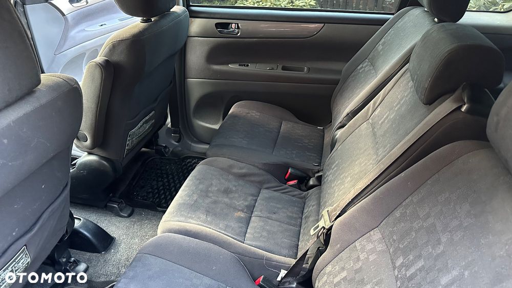 Toyota Avensis Verso - 13