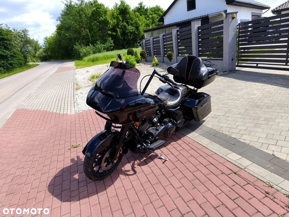 Harley-Davidson Touring Road Glide - 2