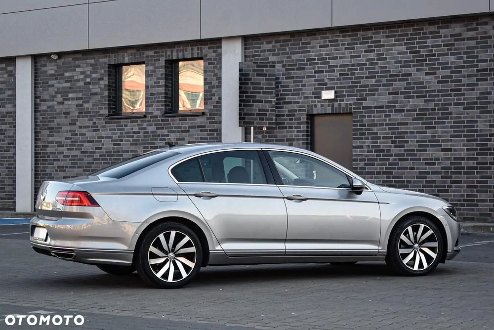 Volkswagen Passat 2.0 TDI DSG BlueMotion Technology R-Line - 26