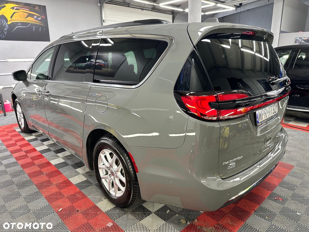 Chrysler Pacifica - 12