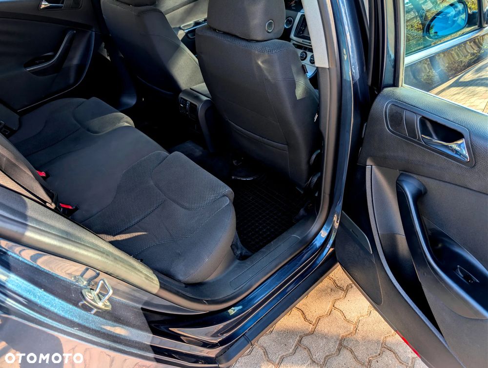 Volkswagen Passat 1.9 TDI Comfortline - 10