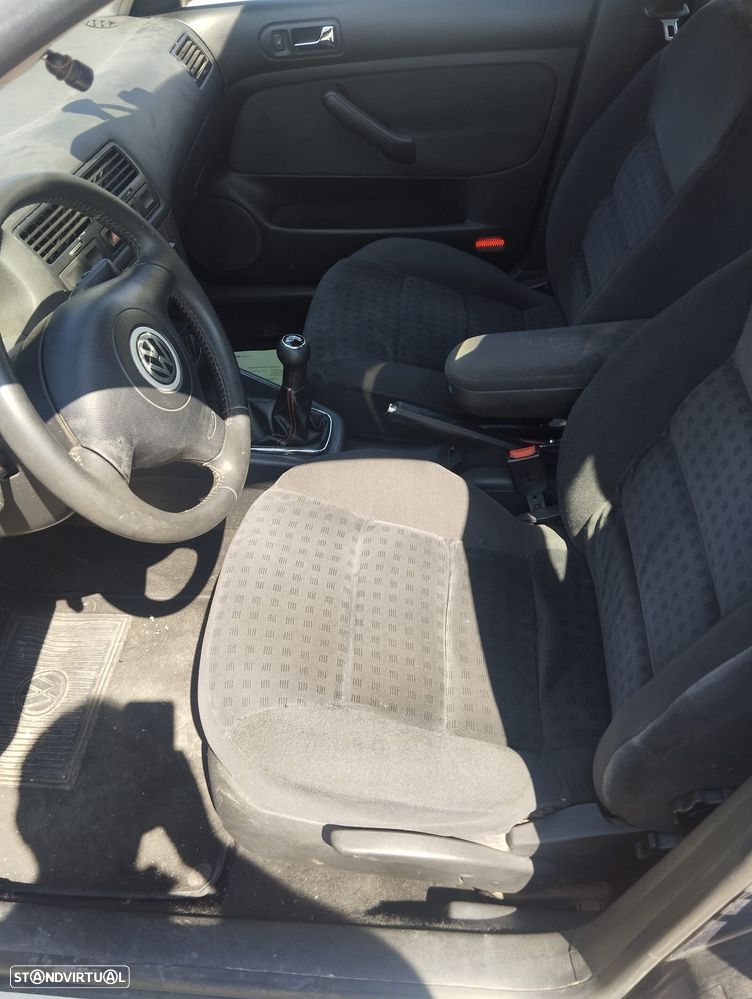 VW Bora 1.9 TDi Confortline - 16