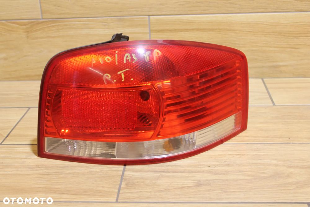 Lampa Prawy Tył Audi A3 8P  8P0945258