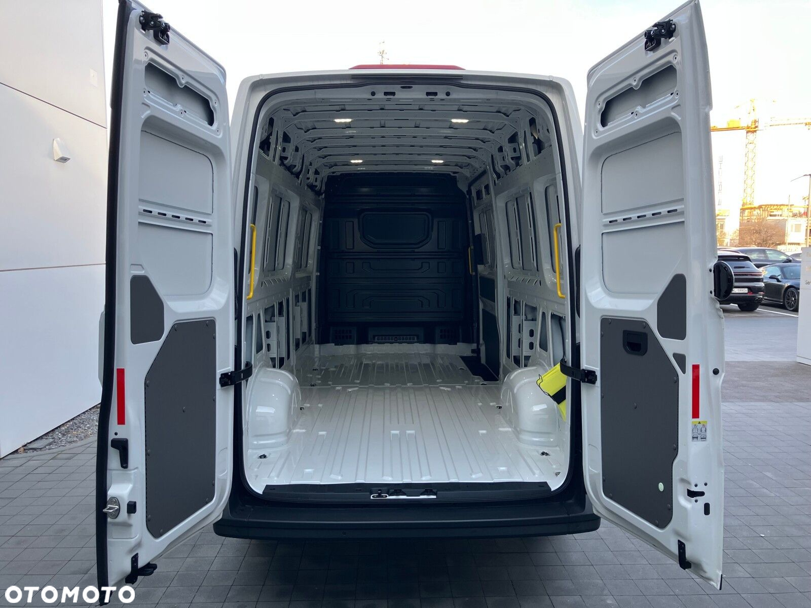 Volkswagen Crafter 35 2.0 TDI L4H3 4490 177 KM - 15