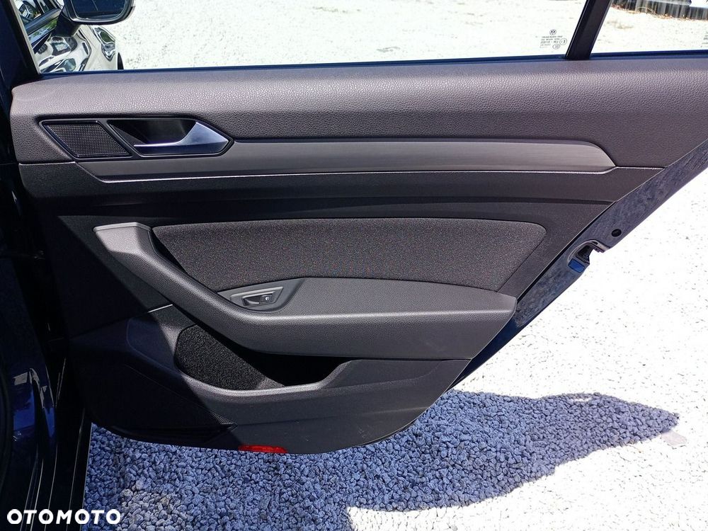 Volkswagen Passat Variant 2.0 TDI EVO Essence - 30