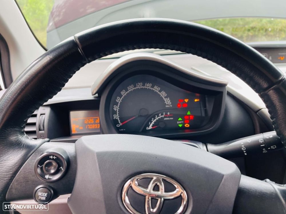 Toyota iQ 1.4 D-4D + - 9