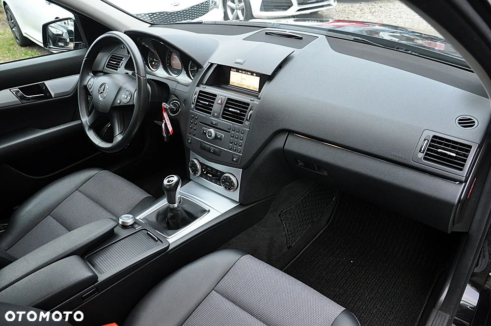 Mercedes-Benz Klasa C 180 Kompressor BlueEFFICIENCY Avantgarde - 24