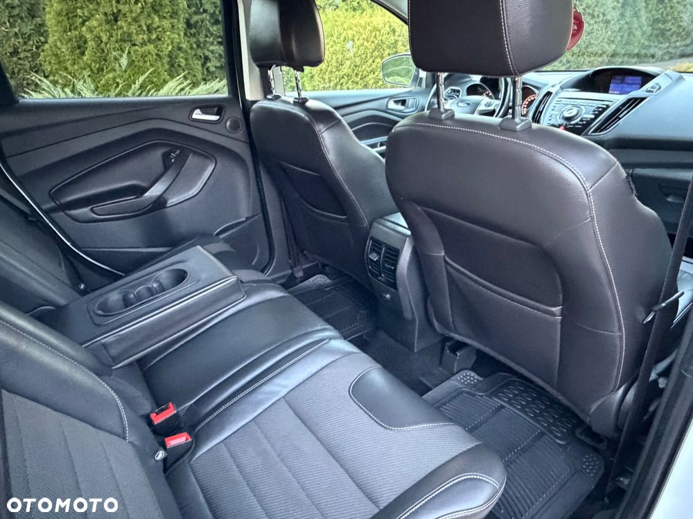 Ford Kuga 2.0 TDCi 2x4 Titanium - 16